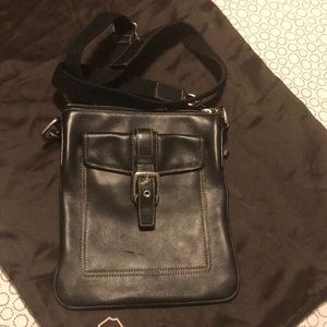 Leather crossbody with front and back pockets.